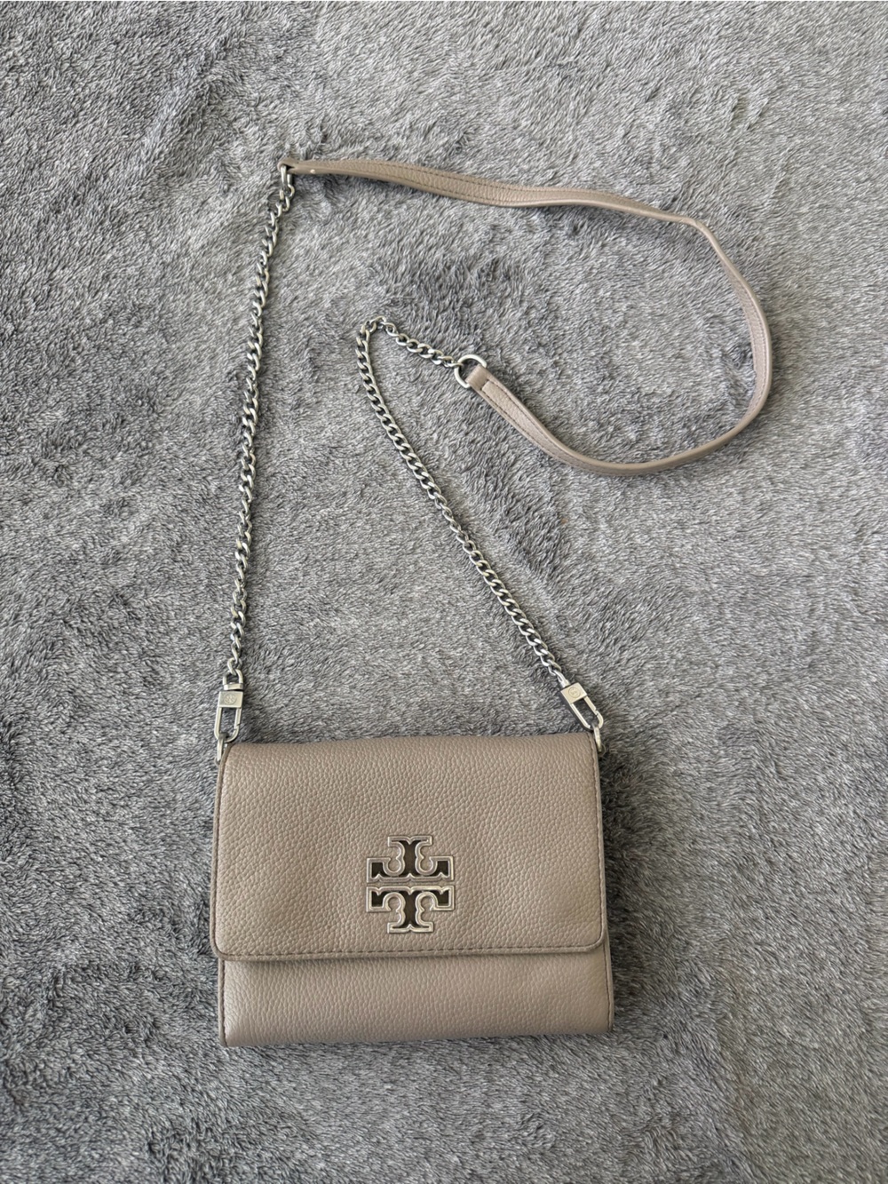 Tory Burch Britten Crossbody / Chain Shoulder Bag in Taupe